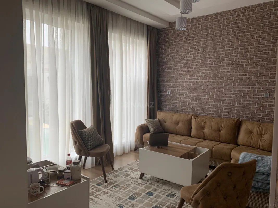 Satılır 4 otaqlı həyət evi 250 m²