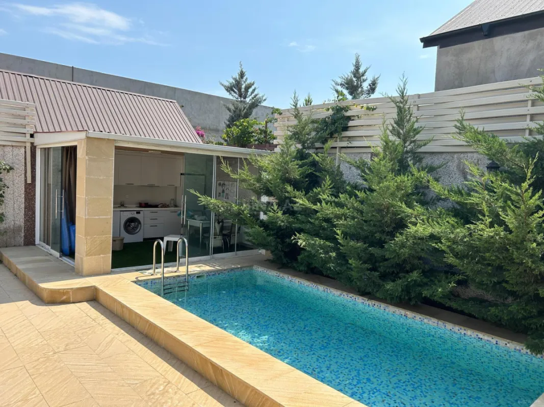 Satılır 4 otaqlı həyət evi 250 m²