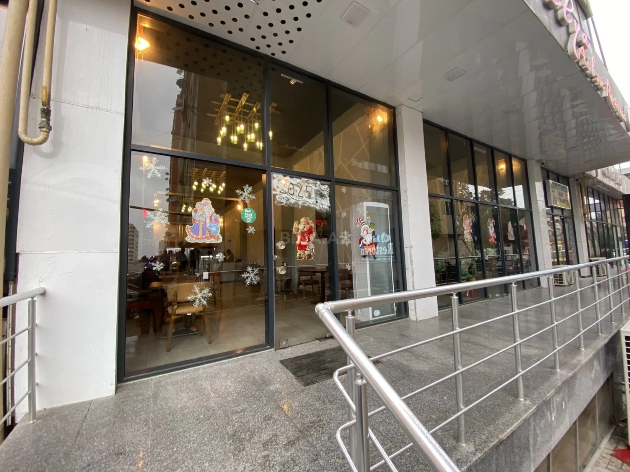 Satılır obyekt 230 m²