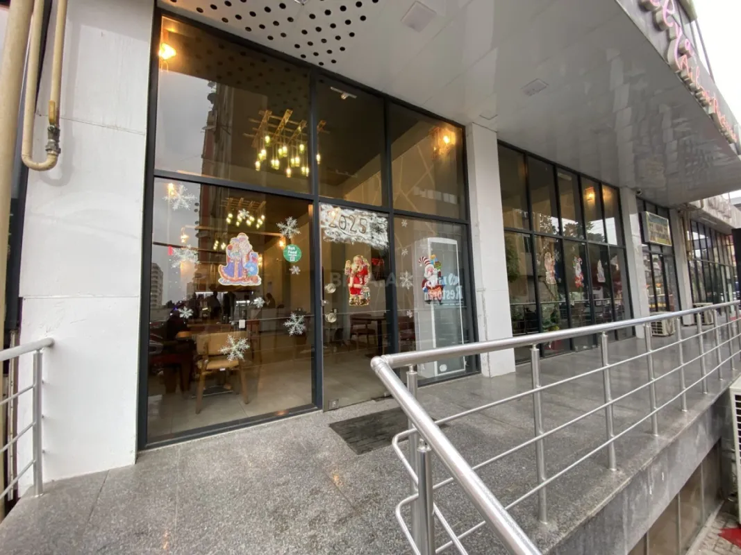 Satılır obyekt 230 m²