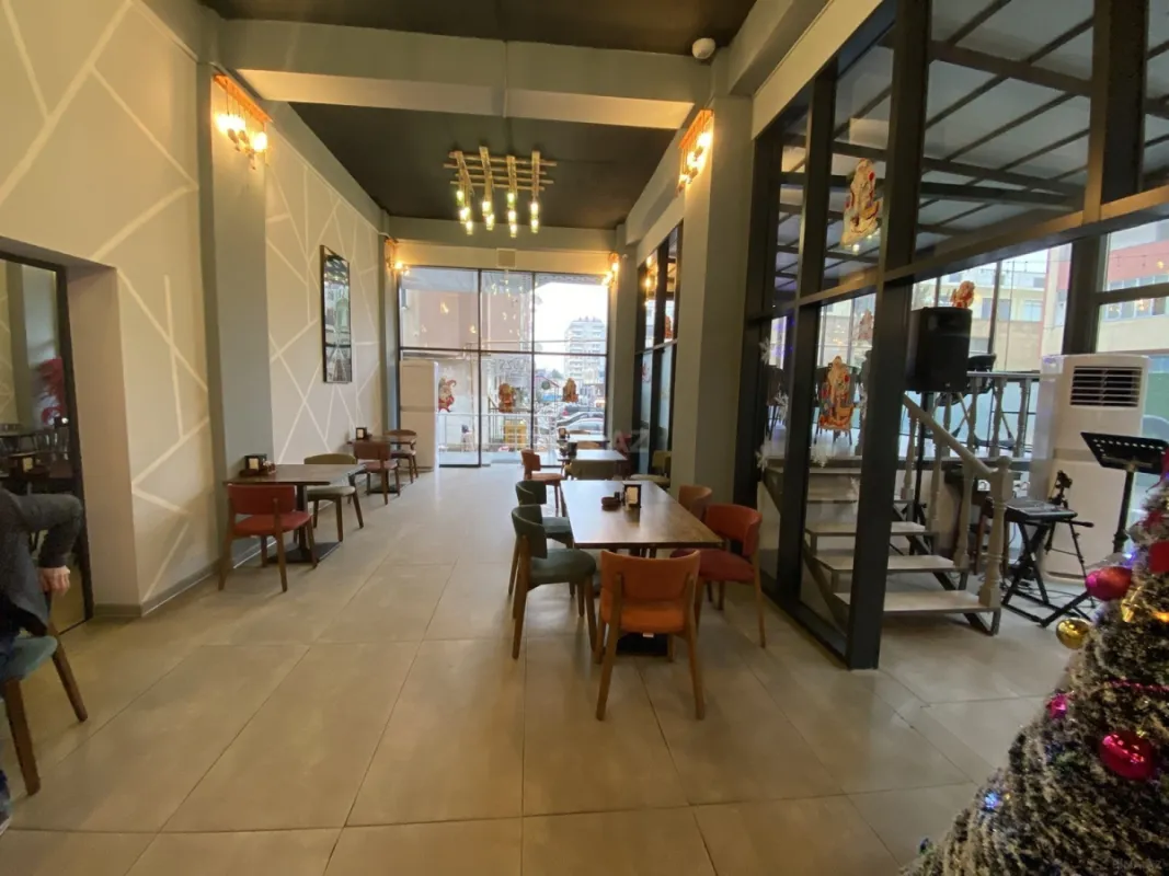 Satılır obyekt 230 m²