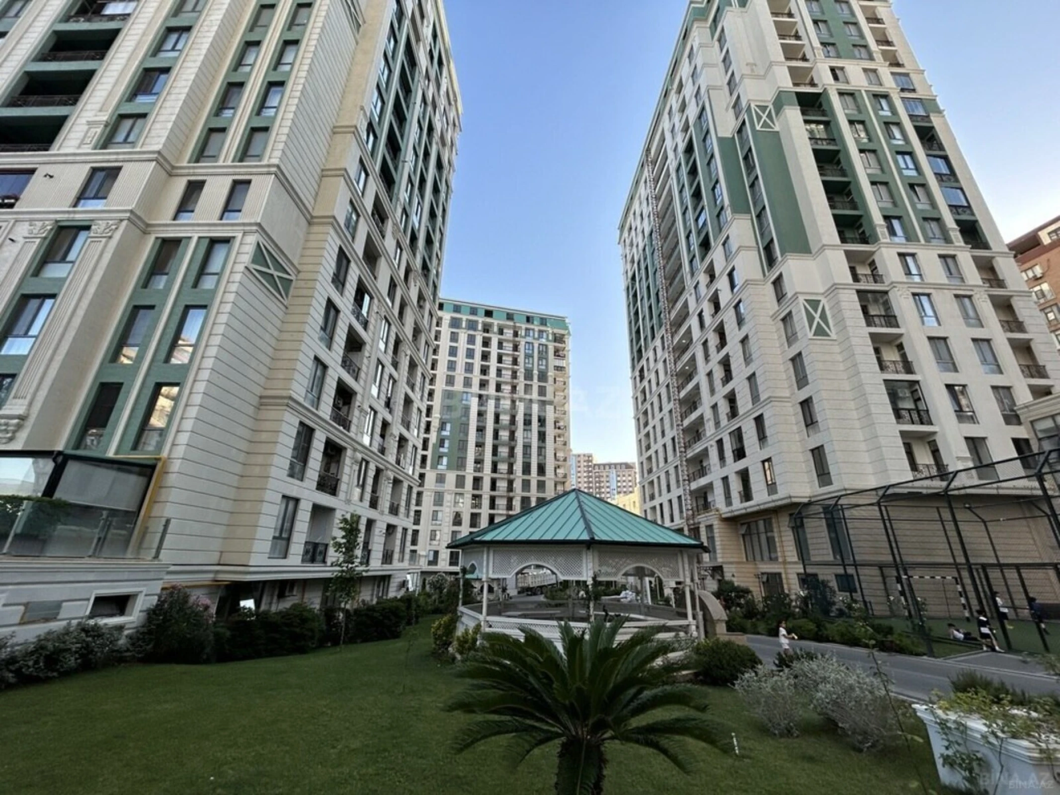 Satılır 3 otaqlı mənzil 142 m²