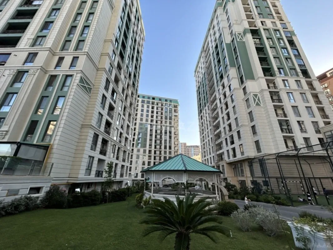 Satılır 3 otaqlı mənzil 142 m²