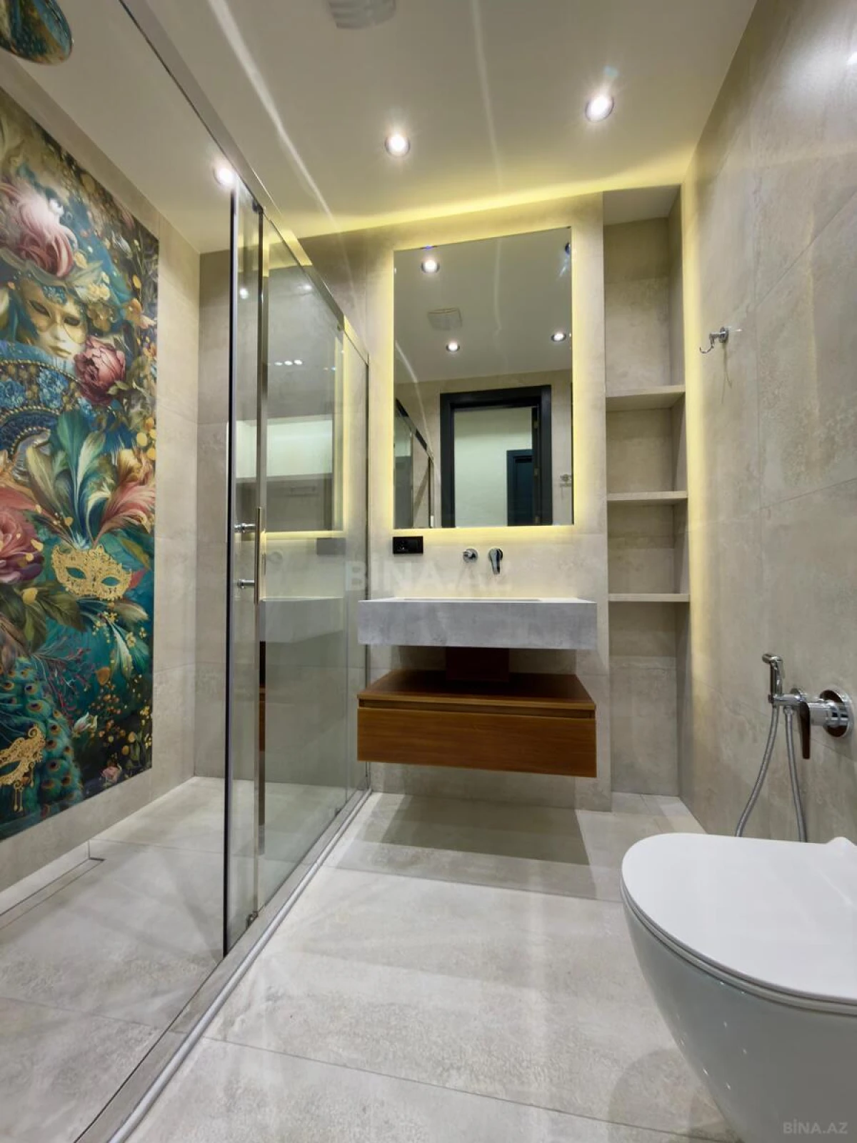 Satılır 3 otaqlı mənzil 142 m²