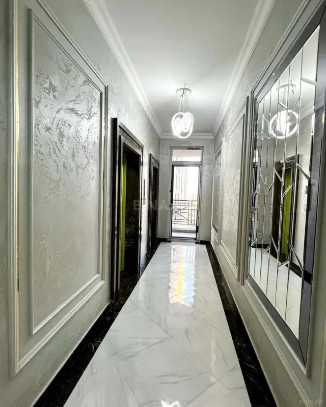 Satılır 3 otaqlı mənzil 142 m²