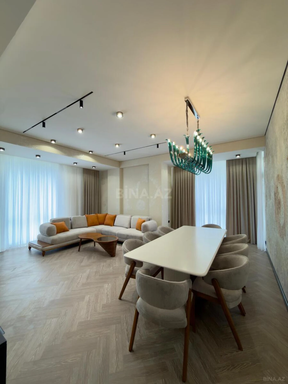 Satılır 3 otaqlı mənzil 142 m²