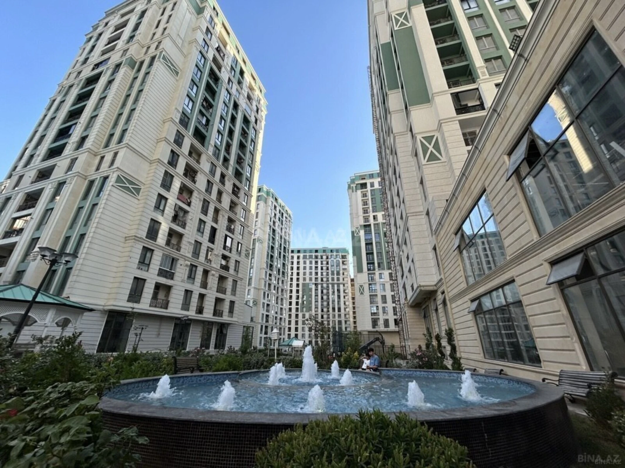 Satılır 3 otaqlı mənzil 142 m²