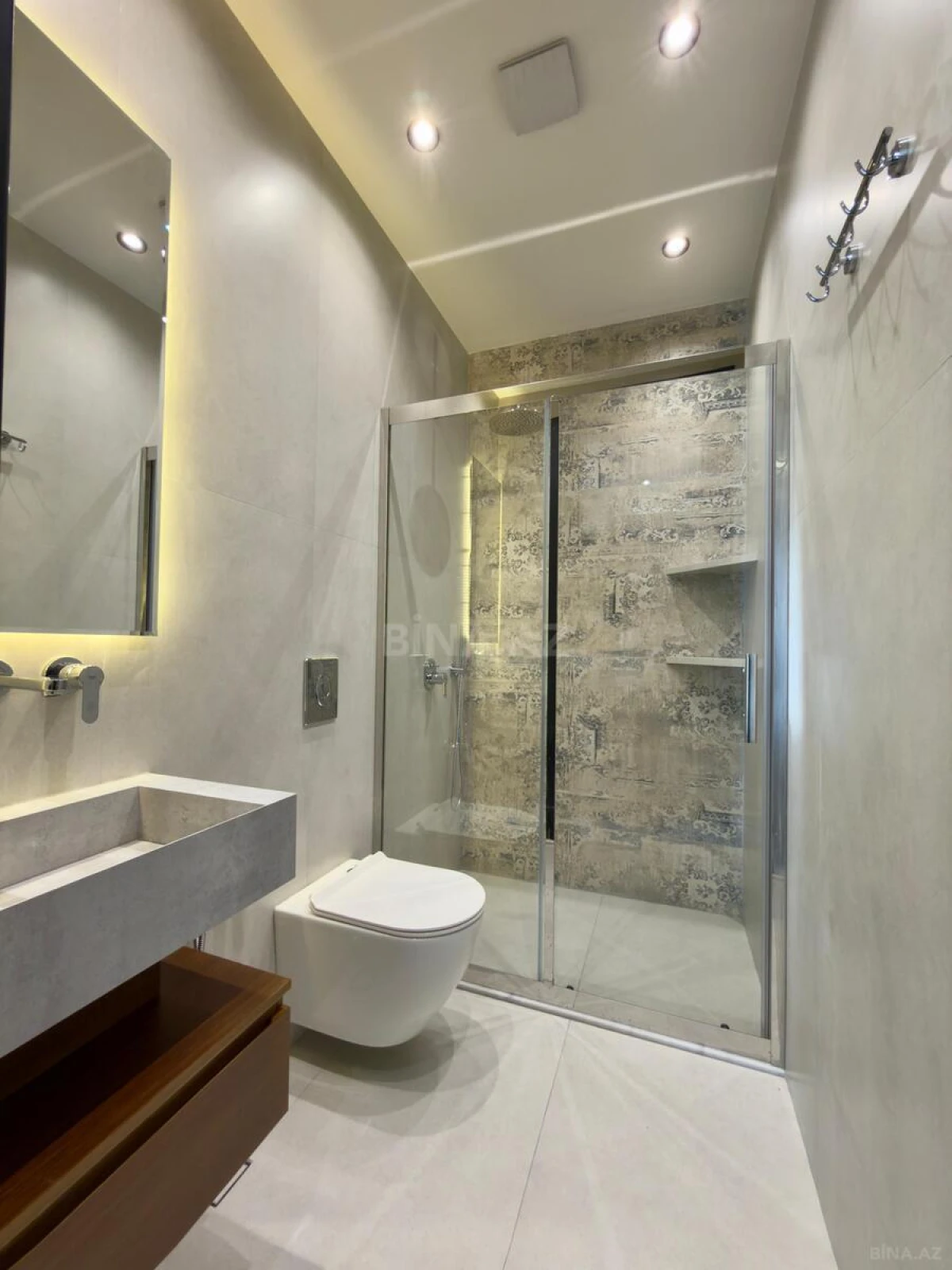 Satılır 3 otaqlı mənzil 142 m²