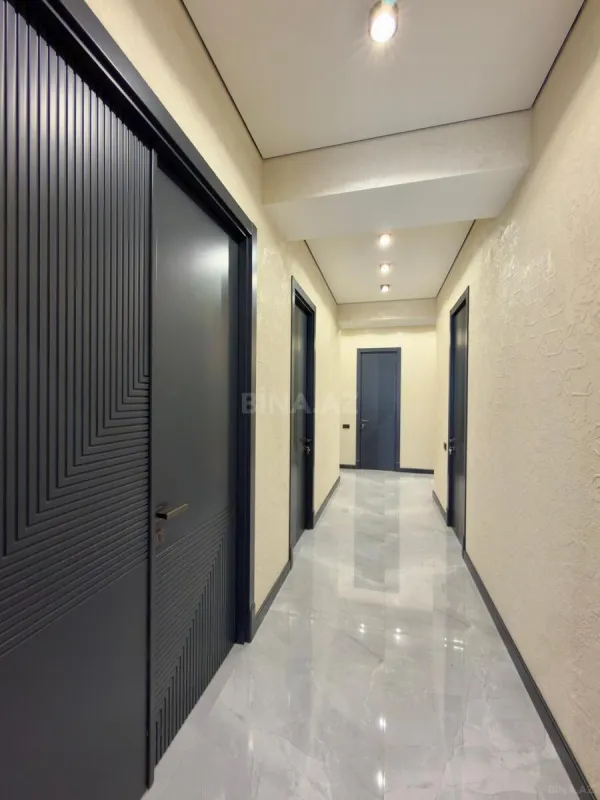 Satılır 3 otaqlı mənzil 142 m²