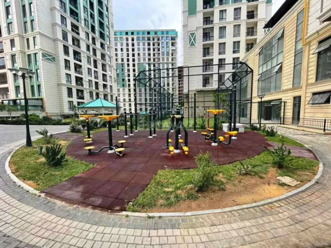 Satılır 3 otaqlı mənzil 142 m²