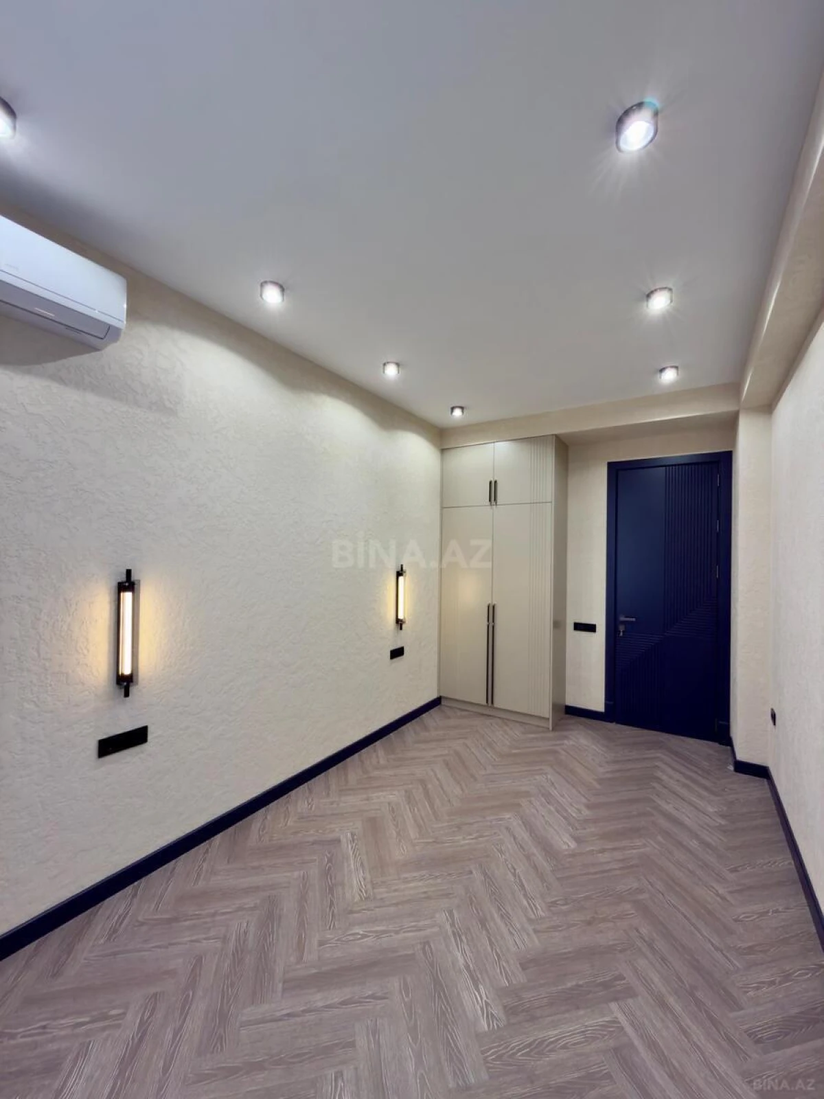 Satılır 3 otaqlı mənzil 142 m²