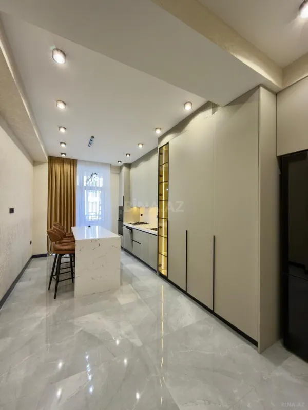 Satılır 3 otaqlı mənzil 142 m²