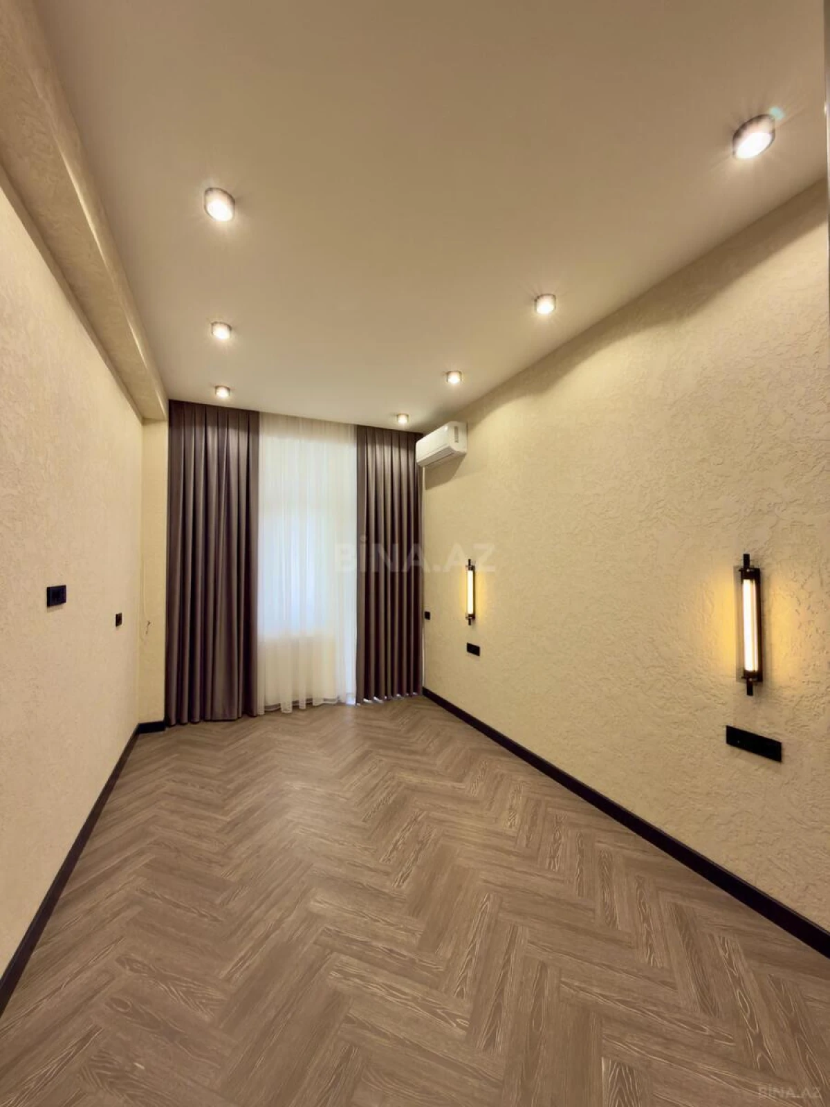 Satılır 3 otaqlı mənzil 142 m²