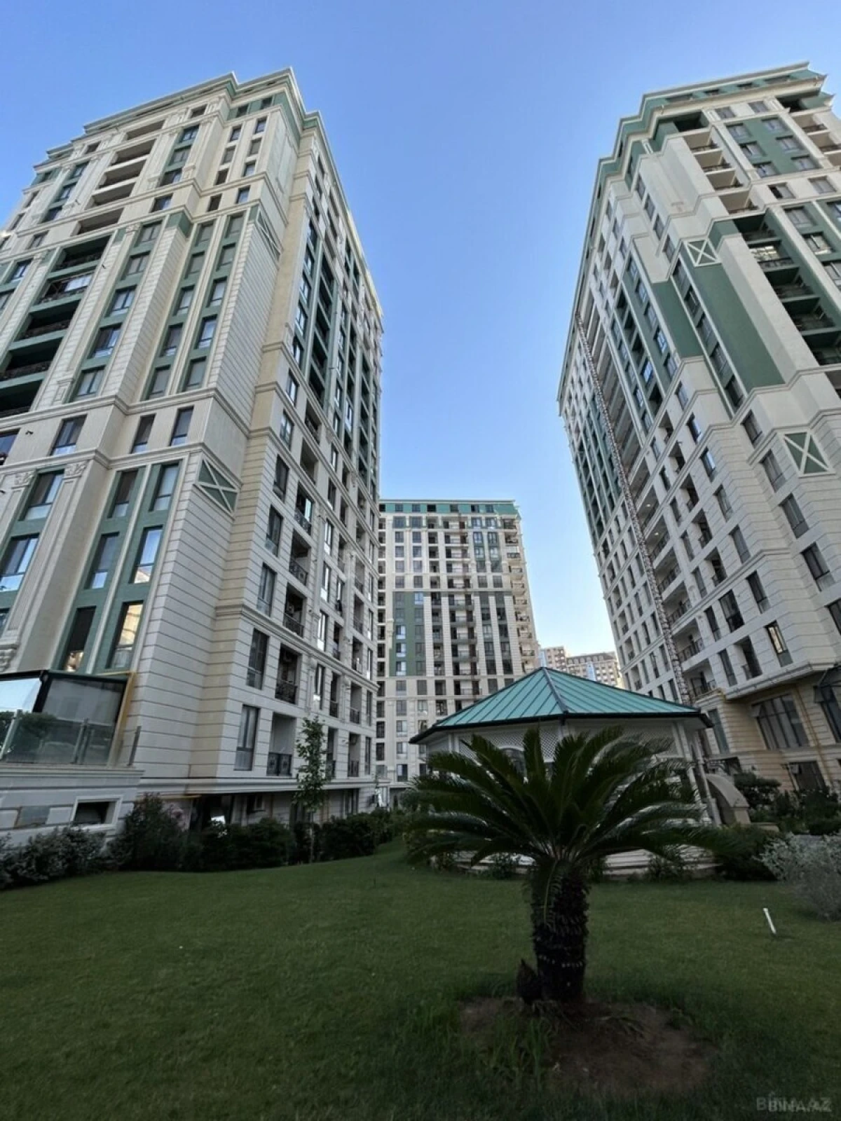 Satılır 3 otaqlı mənzil 142 m²