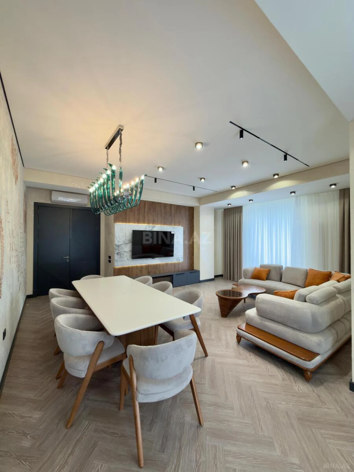 Satılır 3 otaqlı mənzil 142 m²