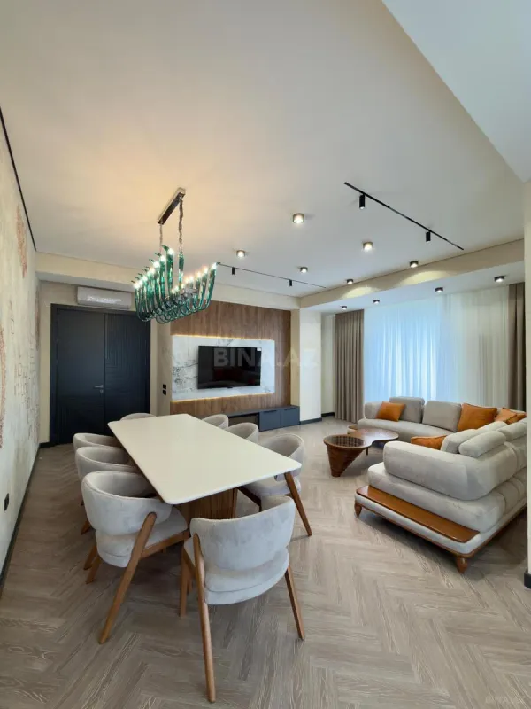 Satılır 3 otaqlı mənzil 142 m²