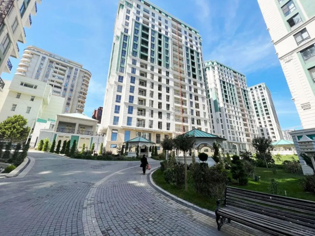 Satılır 3 otaqlı mənzil 142 m²