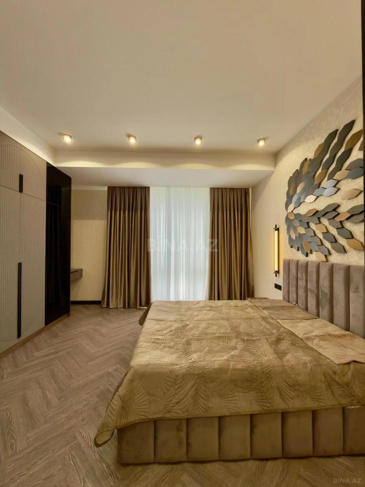 Satılır 3 otaqlı mənzil 142 m²
