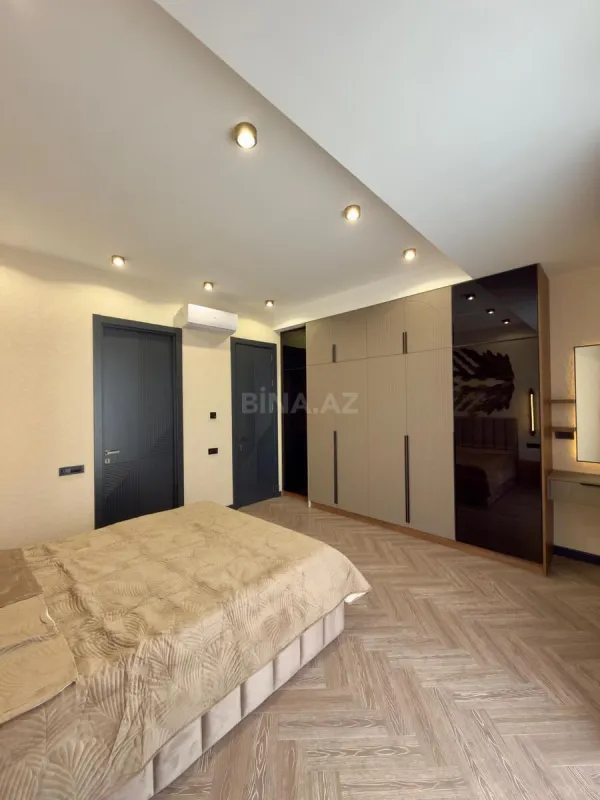 Satılır 3 otaqlı mənzil 142 m²