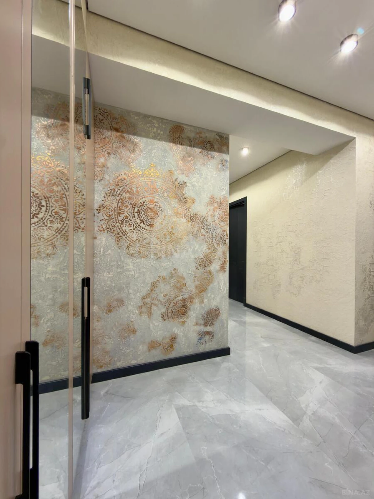 Satılır 3 otaqlı mənzil 142 m²