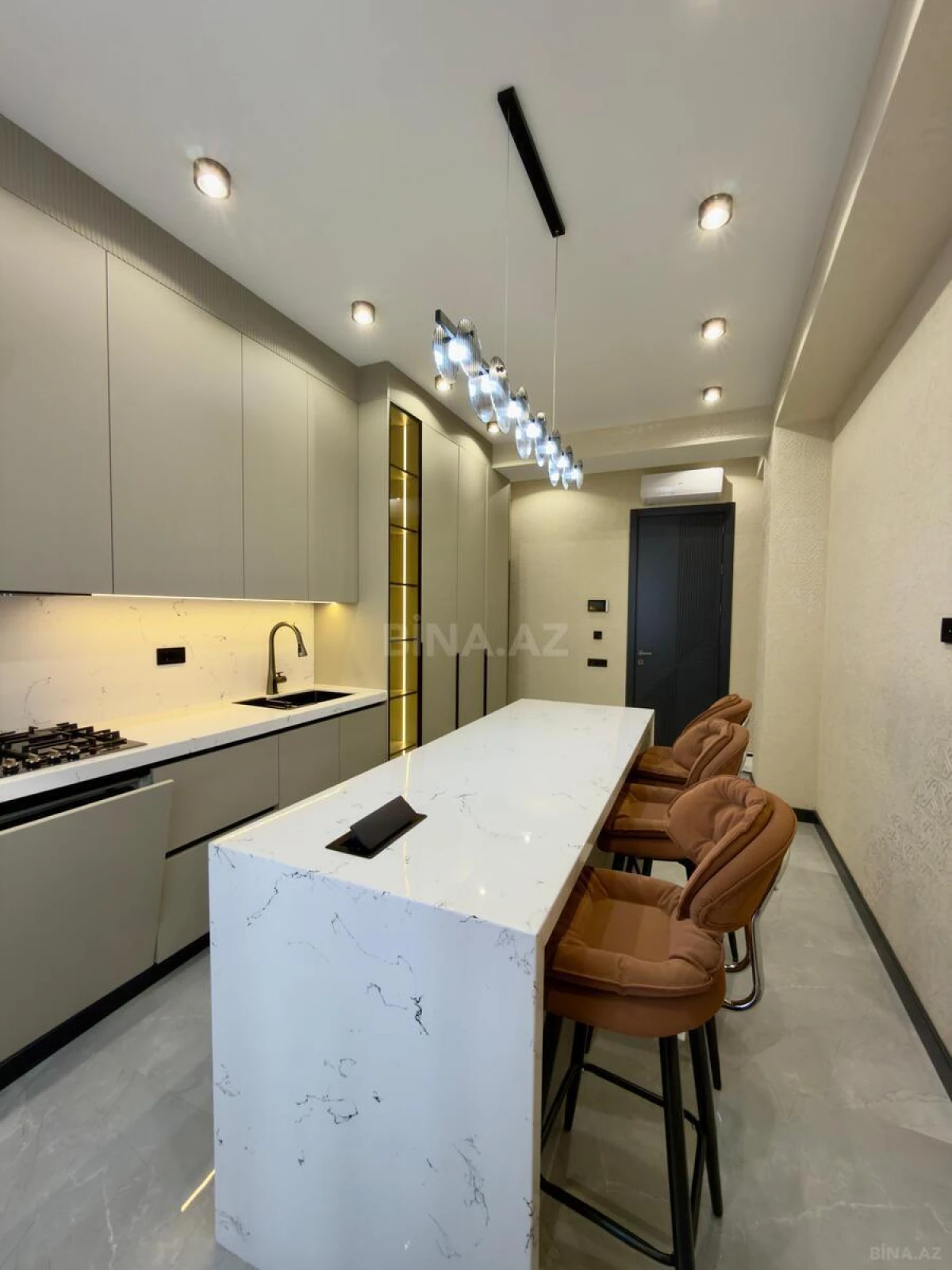 Satılır 3 otaqlı mənzil 142 m²