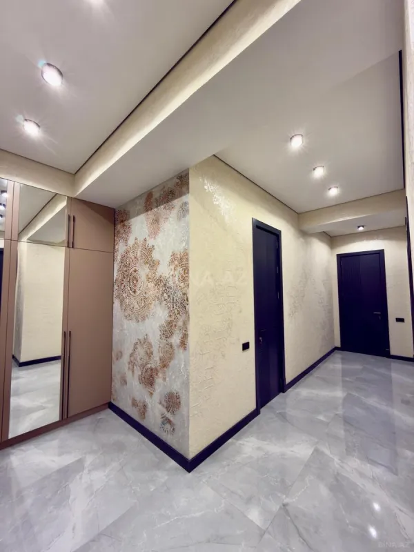 Satılır 3 otaqlı mənzil 142 m²