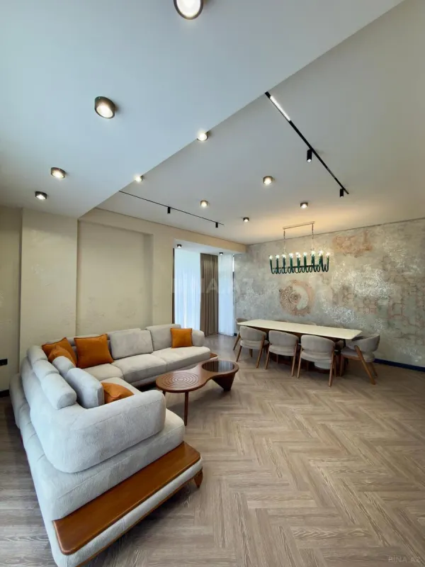 Satılır 3 otaqlı mənzil 142 m²