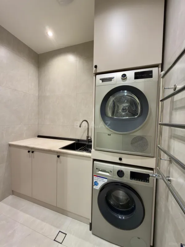 Satılır 3 otaqlı mənzil 142 m²