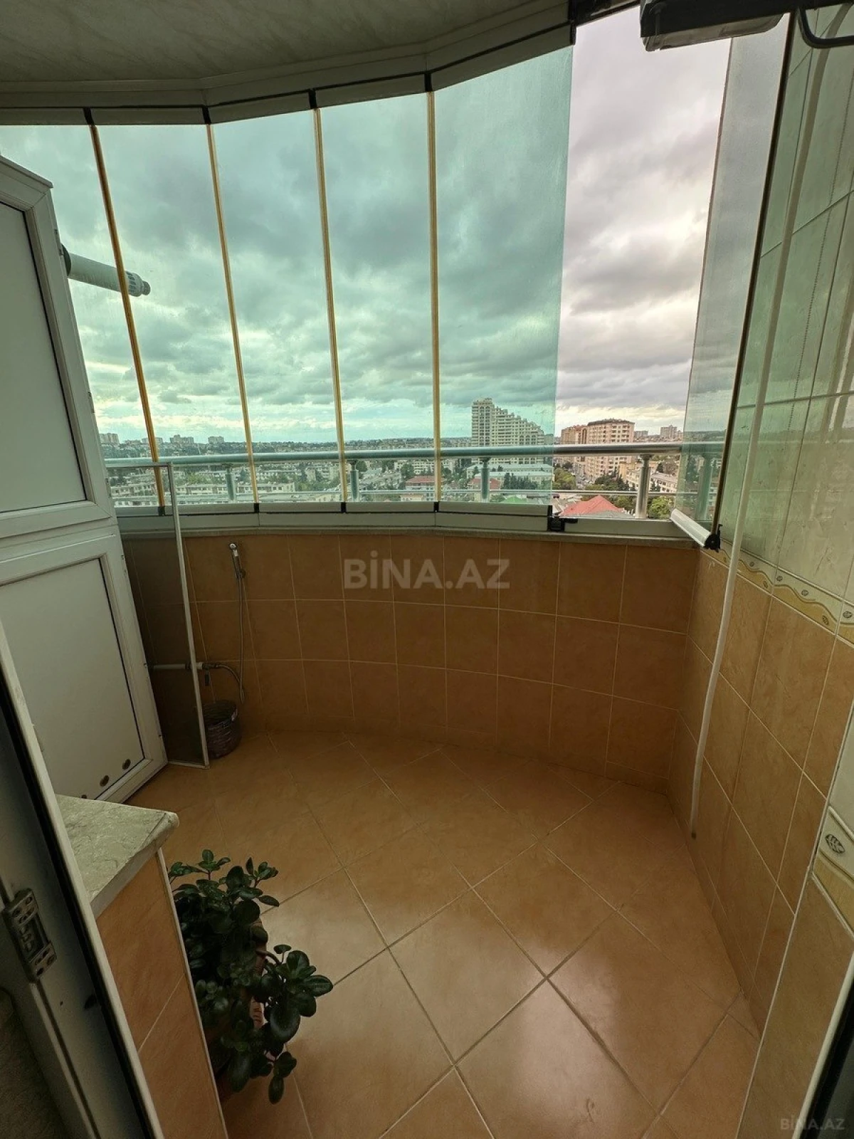 Kirayə verilir 3 otaqlı mənzil 96 m²