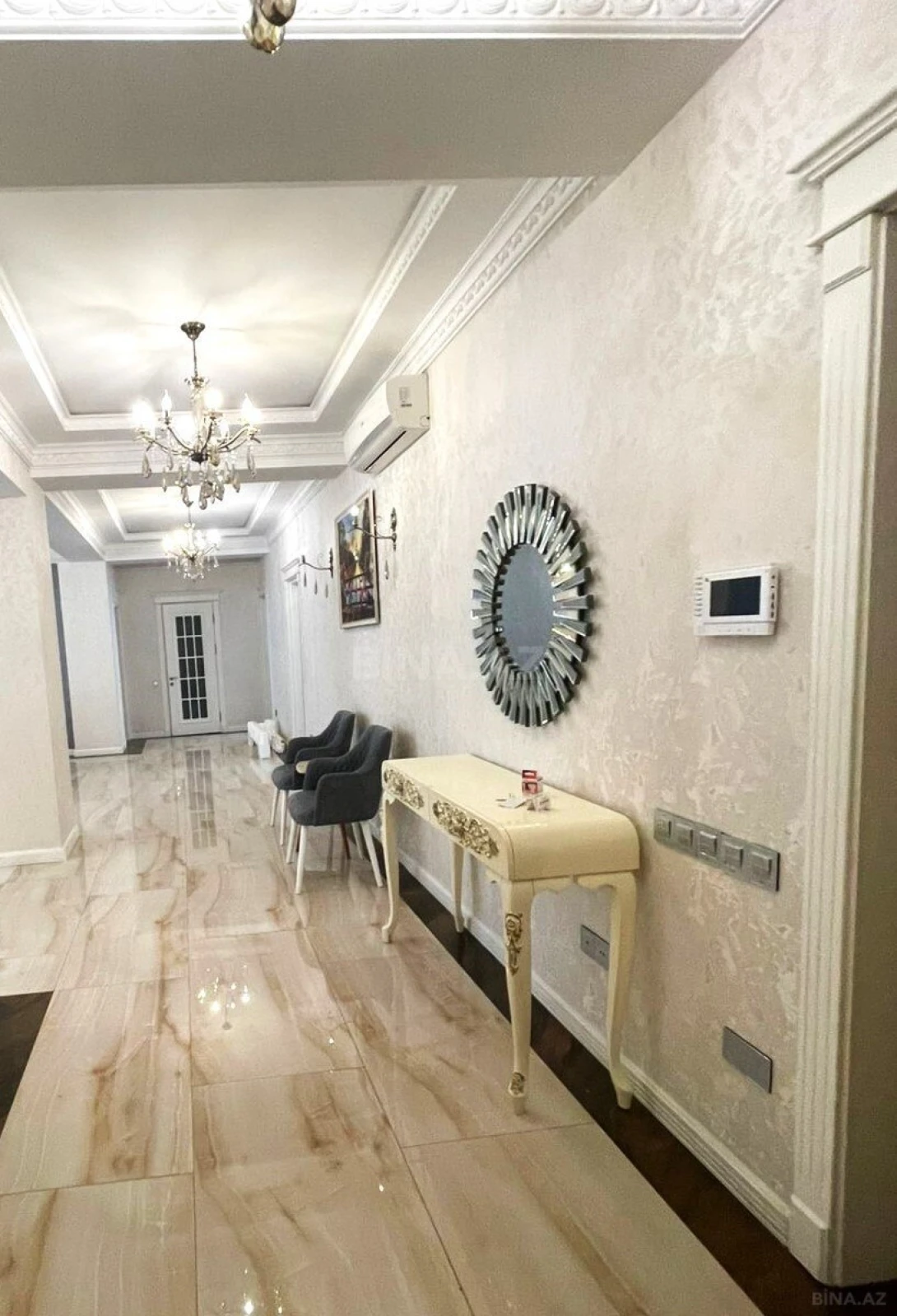 Kirayə verilir 4 otaqlı mənzil 200 m²