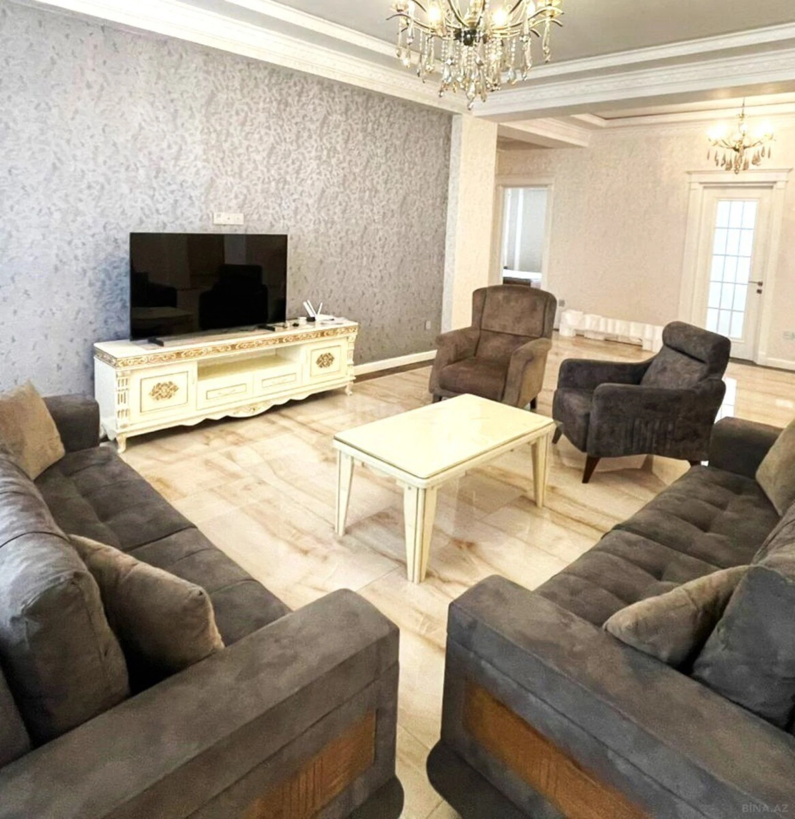 Kirayə verilir 4 otaqlı mənzil 200 m²