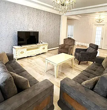 Kirayə verilir 4 otaqlı mənzil 200 m²
