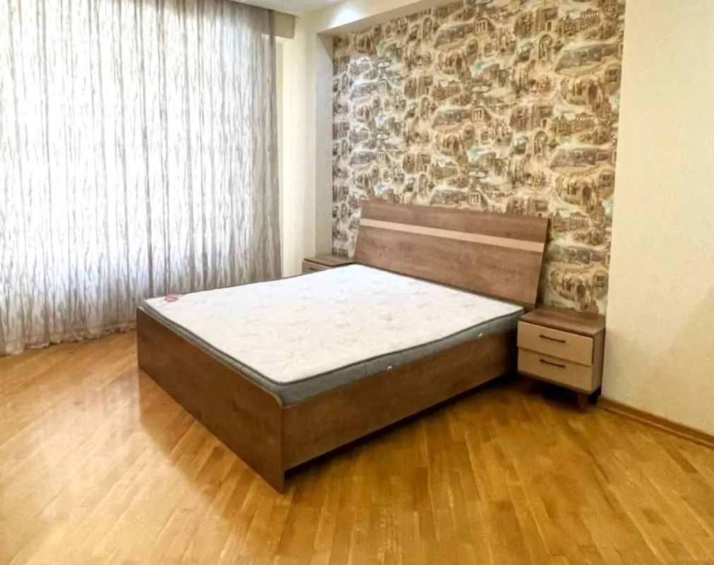 Kirayə verilir 4 otaqlı mənzil 200 m²