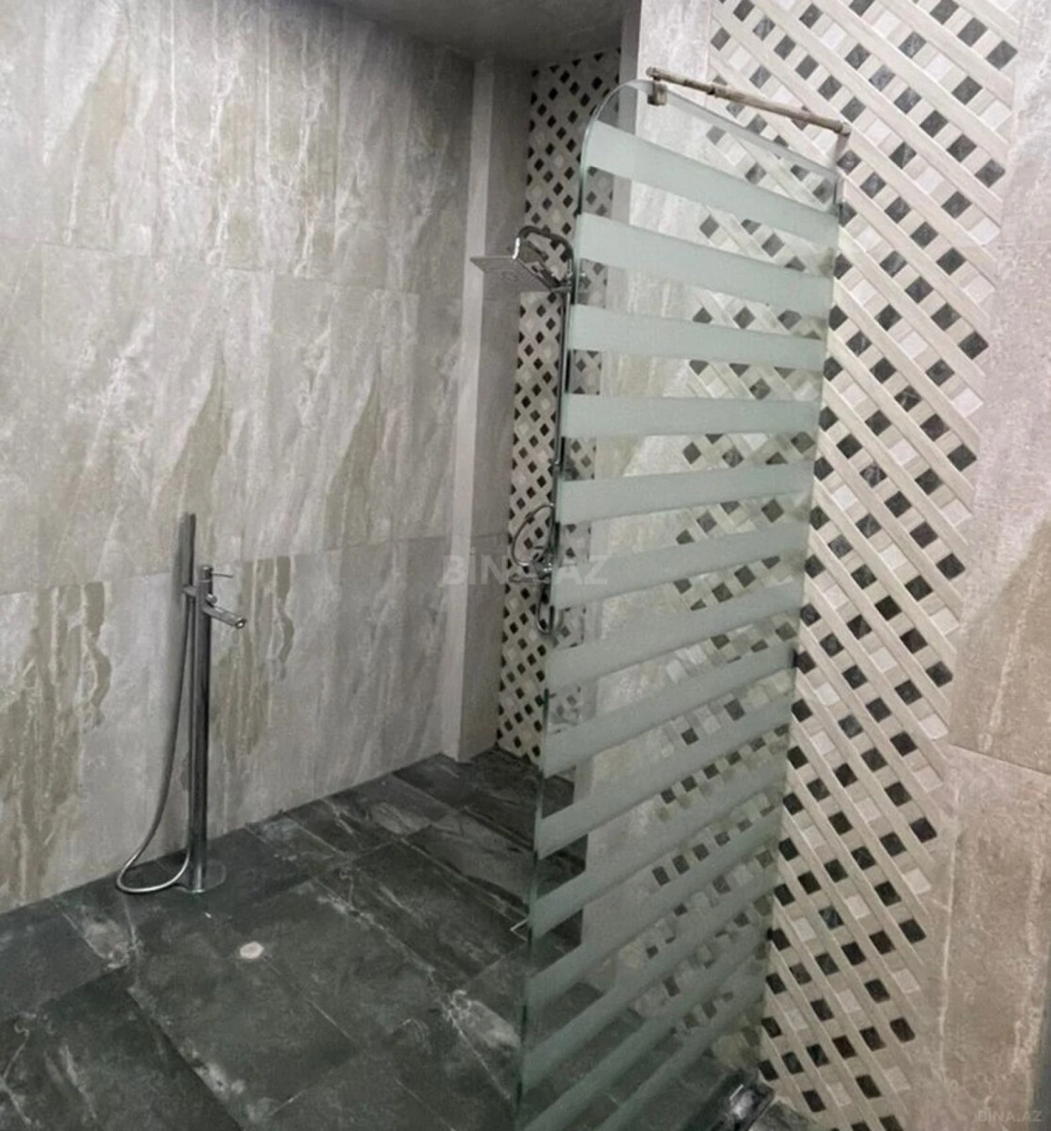 Kirayə verilir 4 otaqlı mənzil 200 m²