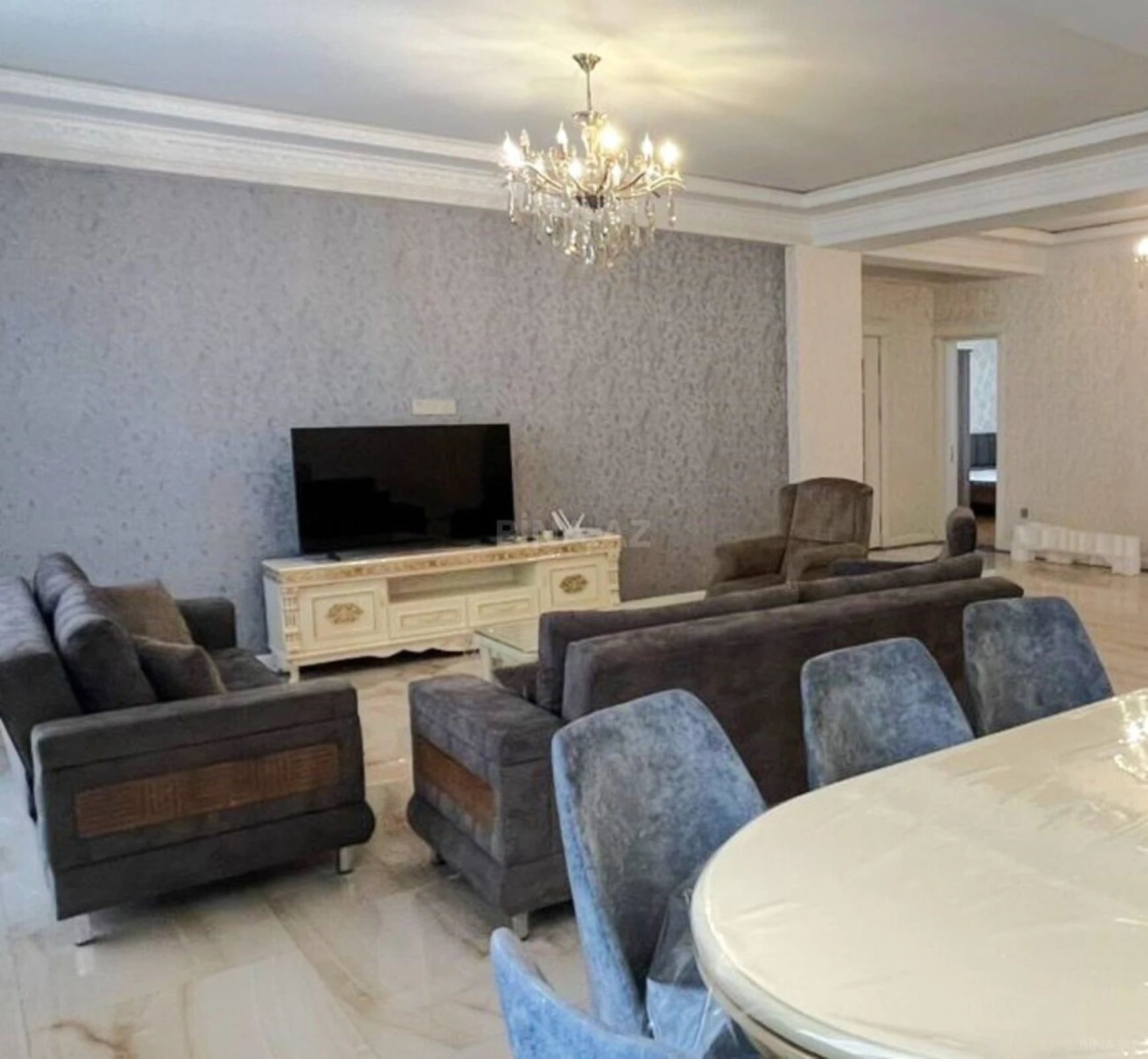 Kirayə verilir 4 otaqlı mənzil 200 m²