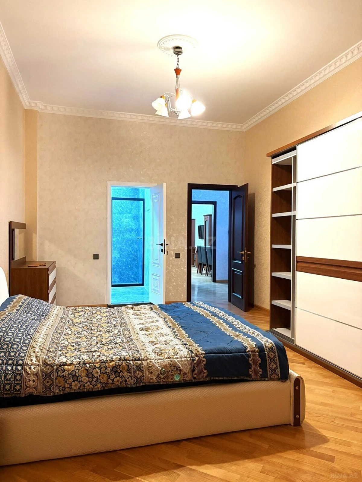 Kirayə verilir 3 otaqlı mənzil 190 m²