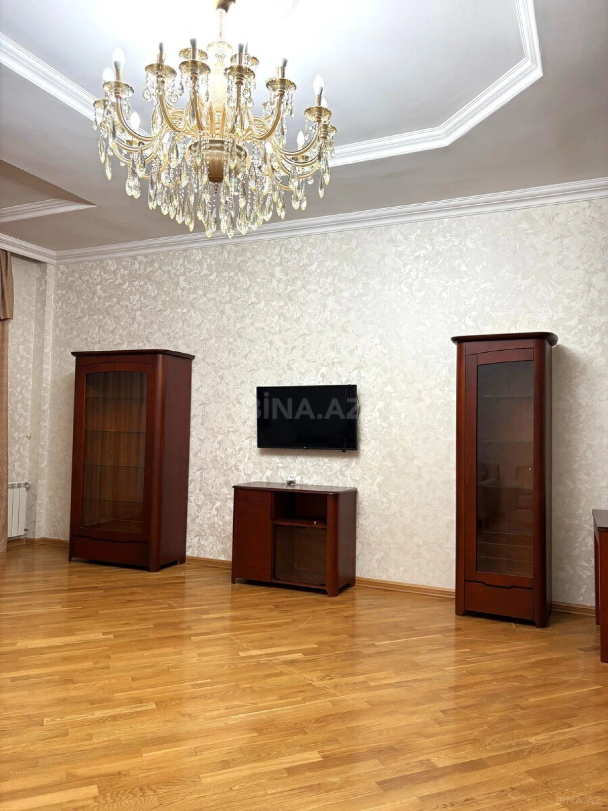 Kirayə verilir 3 otaqlı mənzil 190 m²
