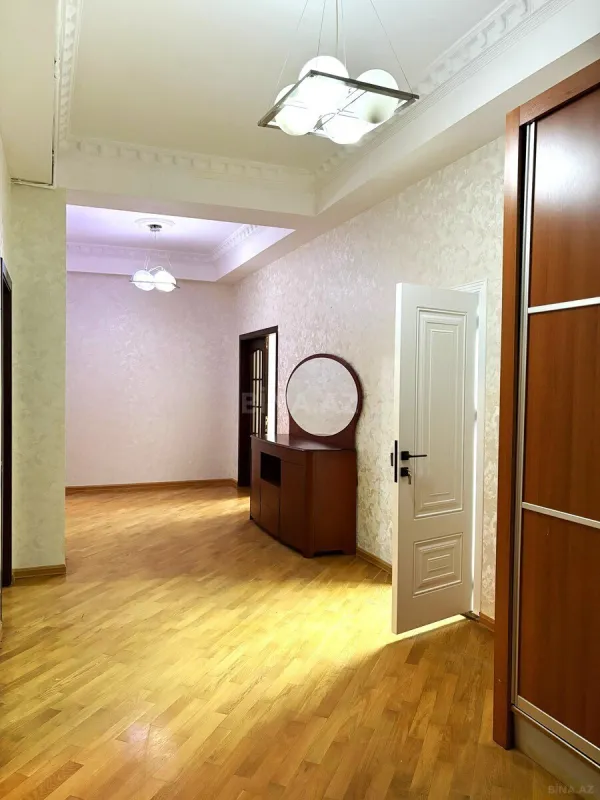 Kirayə verilir 3 otaqlı mənzil 190 m²