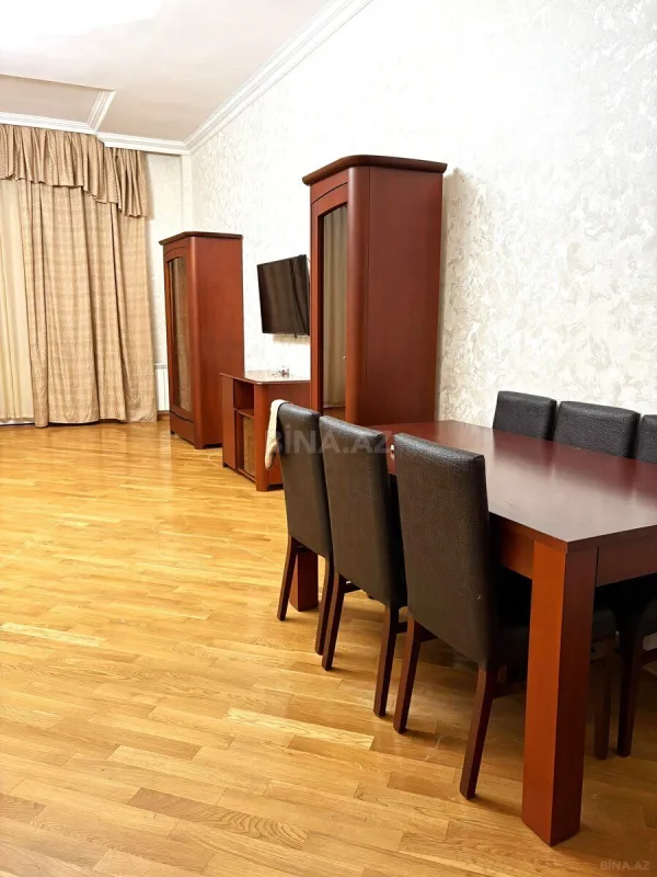 Kirayə verilir 3 otaqlı mənzil 190 m²