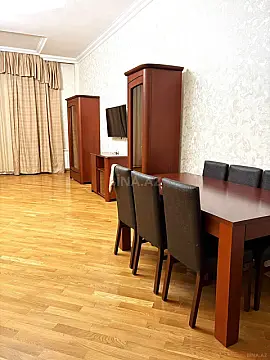 Kirayə verilir 3 otaqlı mənzil 190 m²