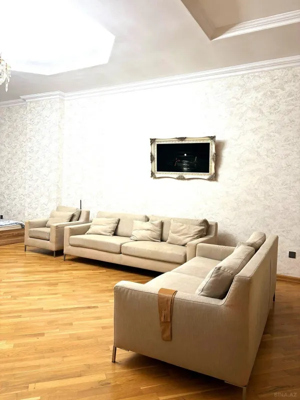 Kirayə verilir 3 otaqlı mənzil 190 m²