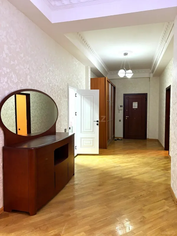 Kirayə verilir 3 otaqlı mənzil 190 m²