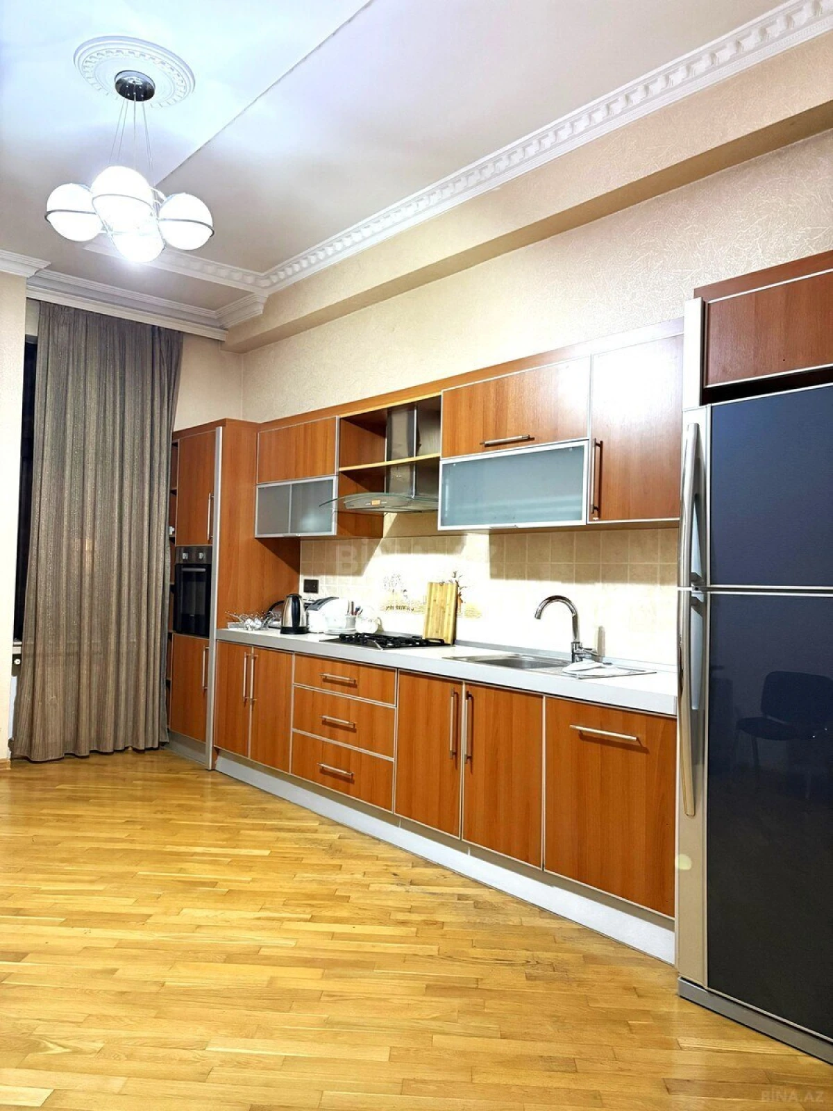 Kirayə verilir 3 otaqlı mənzil 190 m²