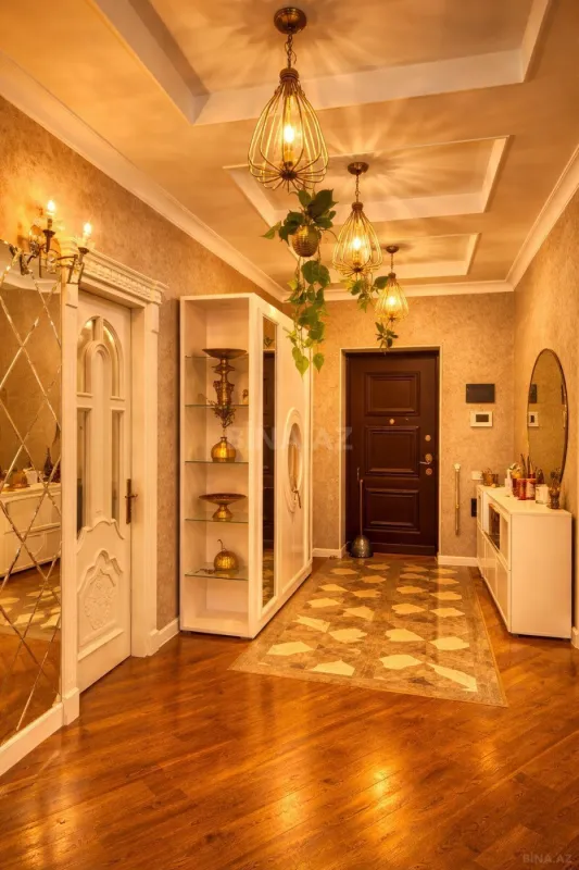 Satılır 5 otaqlı həyət evi 365 m²