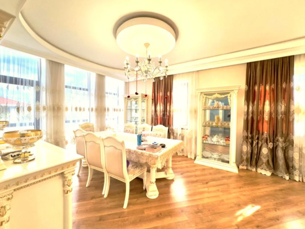 Satılır 5 otaqlı həyət evi 365 m²