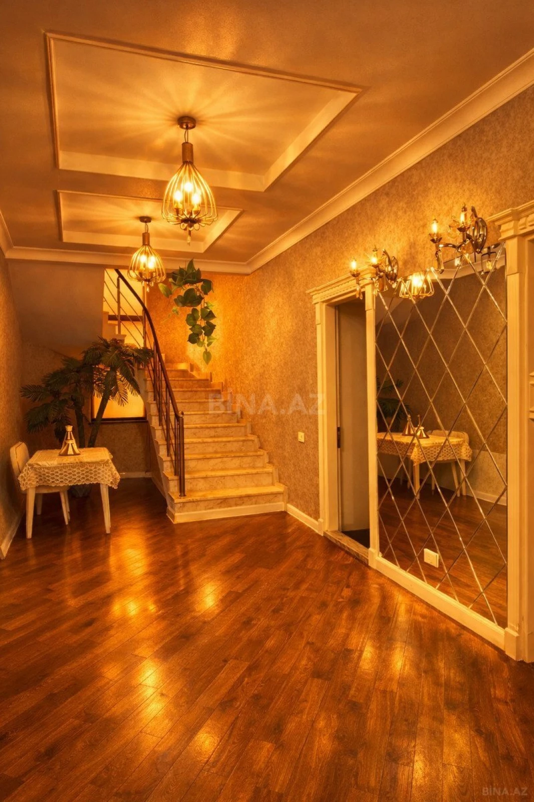 Satılır 5 otaqlı həyət evi 365 m²