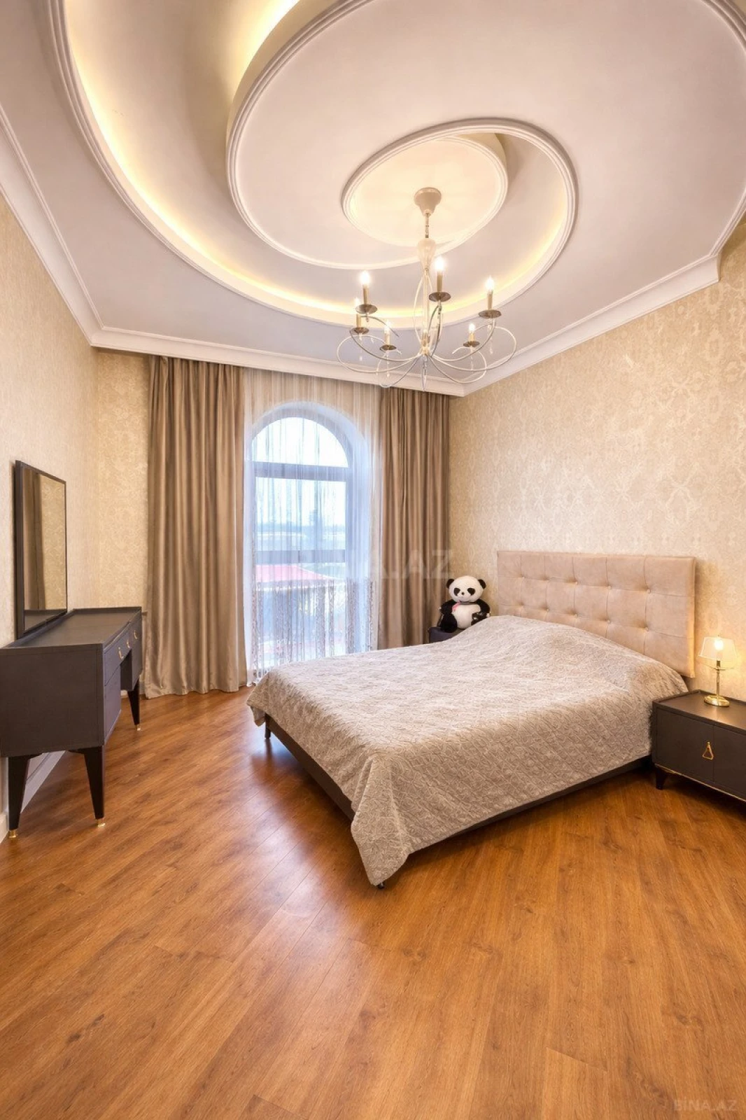 Satılır 5 otaqlı həyət evi 365 m²
