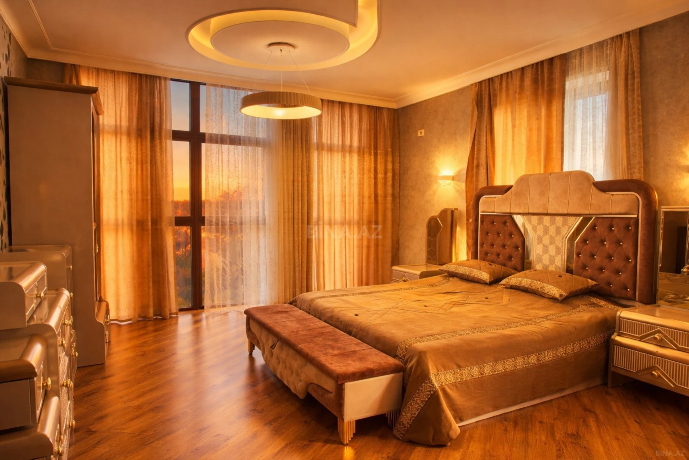 Satılır 5 otaqlı həyət evi 365 m²