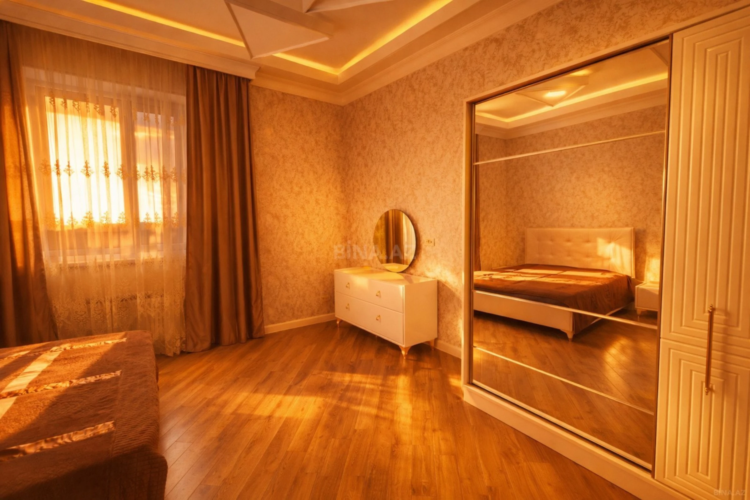 Satılır 5 otaqlı həyət evi 365 m²