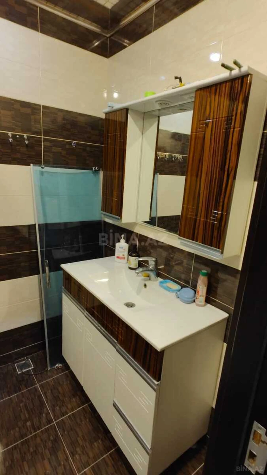 Kirayə verilir 3 otaqlı mənzil 123 m²